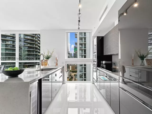 2-bedroom condo for rent in Miami - 1080 Brickell Ave 2609 - MondialRealty