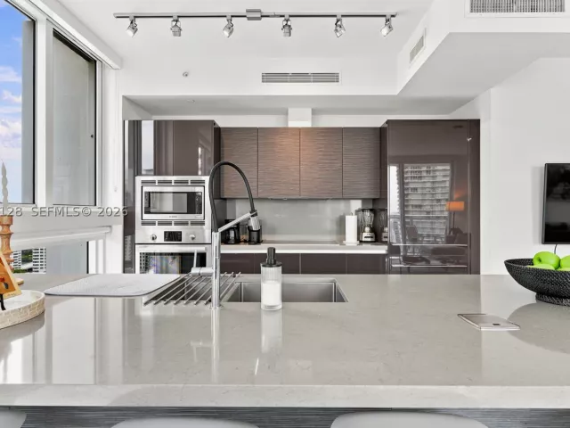 2-bedroom condo for rent in Miami - 1080 Brickell Ave 2609 - MondialRealty