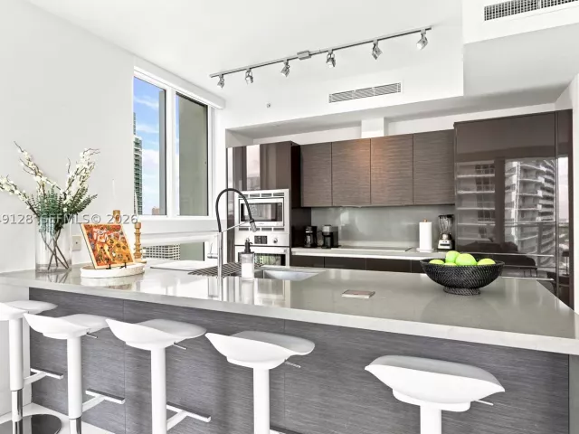 2-bedroom condo for rent in Miami - 1080 Brickell Ave 2609 - MondialRealty