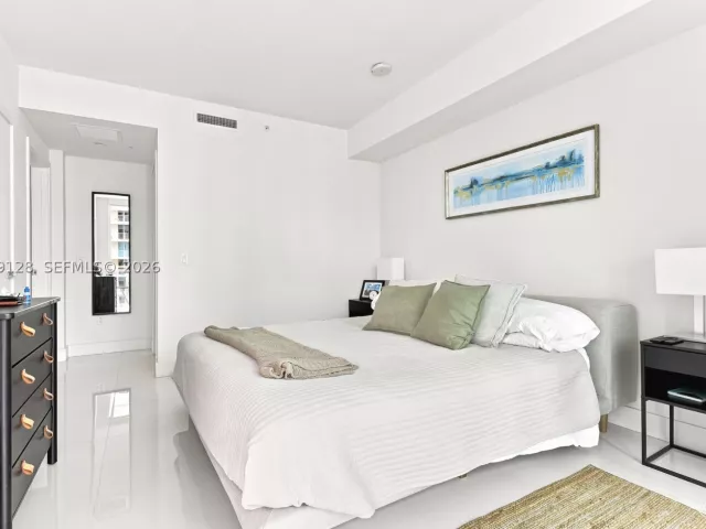 2-bedroom condo for rent in Miami - 1080 Brickell Ave 2609 - MondialRealty