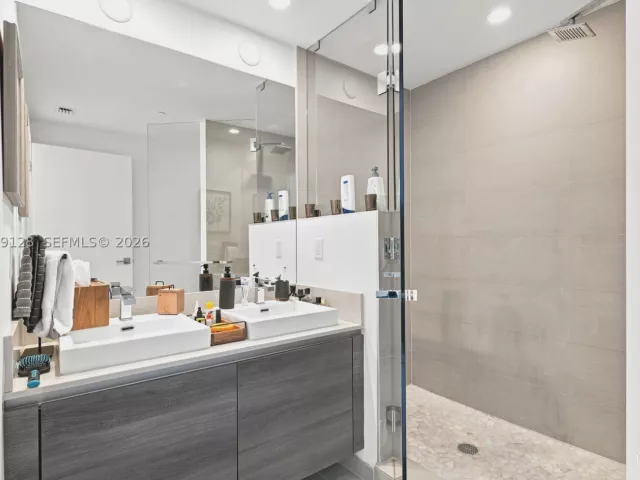 2-bedroom condo for rent in Miami - 1080 Brickell Ave 2609 - MondialRealty
