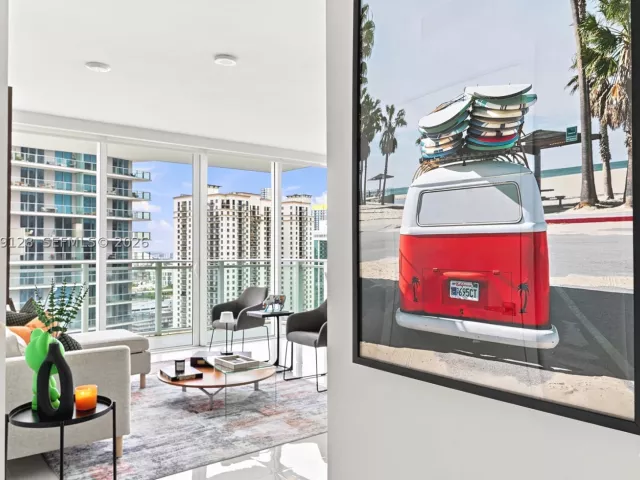 2-bedroom condo for rent in Miami - 1080 Brickell Ave 2609 - MondialRealty