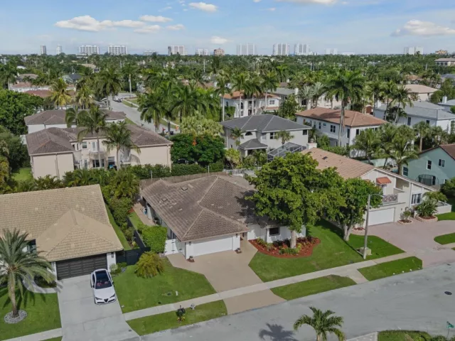 4-bedroom home for rent in Boca Raton - 1598 SW 5th Avenue - MondialRealty