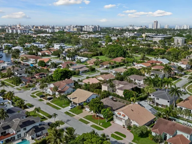 4-bedroom home for rent in Boca Raton - 1598 SW 5th Avenue - MondialRealty