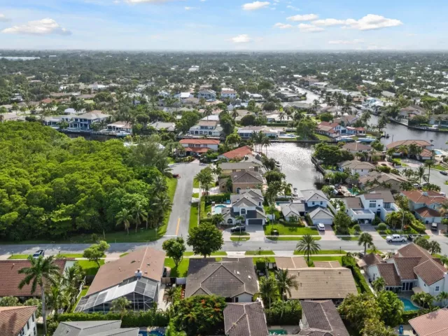 4-bedroom home for rent in Boca Raton - 1598 SW 5th Avenue - MondialRealty