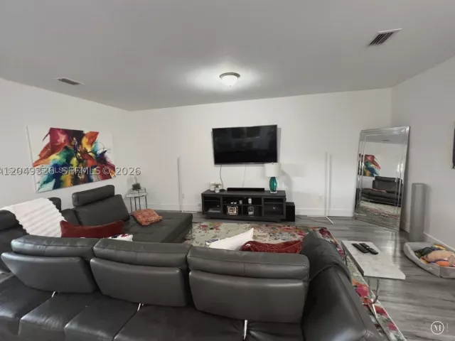 3-bedroom home for rent in Pompano Beach - 1121 NE 23rd Ter 1121 - MondialRealty