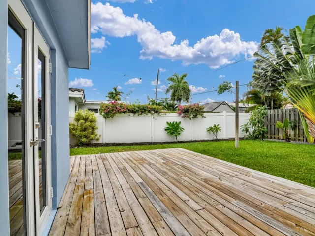 2-bedroom home for rent in Deerfield Beach - 909 SE 16 Place - MondialRealty