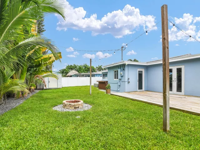2-bedroom home for rent in Deerfield Beach - 909 SE 16 Place - MondialRealty