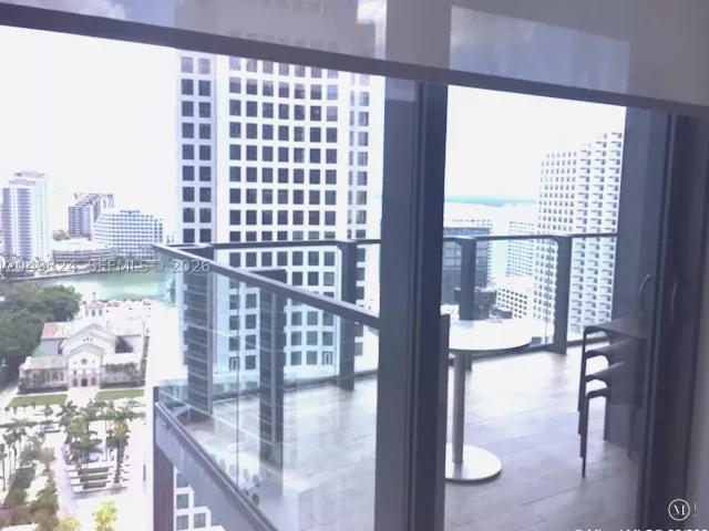 2-bedroom condo for rent in Miami - 68 SE 6th St 2007 - MondialRealty