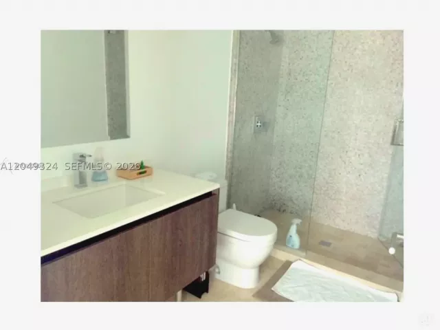 2-bedroom condo for rent in Miami - 68 SE 6th St 2007 - MondialRealty