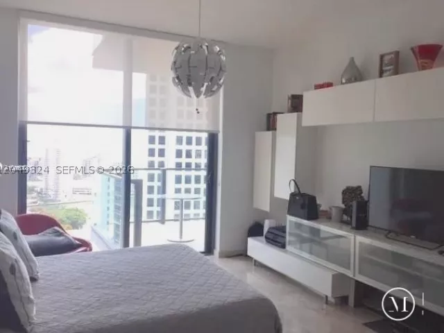 2-bedroom condo for rent in Miami - 68 SE 6th St 2007 - MondialRealty