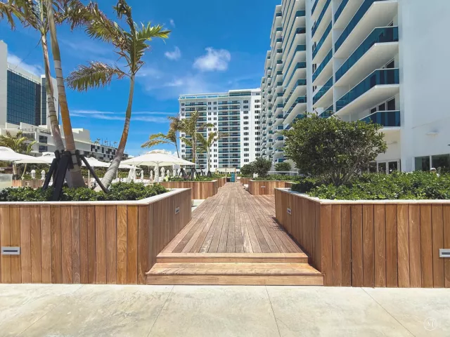 1-bedroom condo for sale in Miami Beach - 2301 Collins Avenue 1205 - MondialRealty