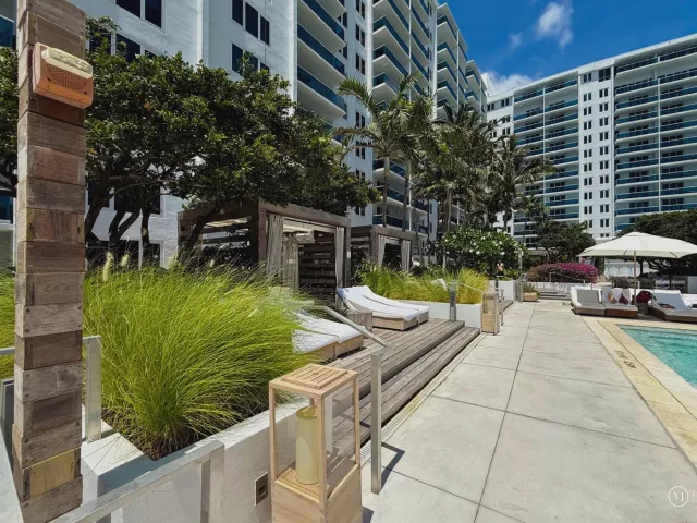 1-bedroom condo for sale in Miami Beach - 2301 Collins Avenue 1205 - MondialRealty