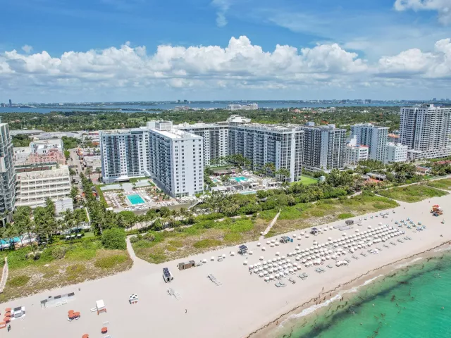 1-bedroom condo for sale in Miami Beach - 2301 Collins Avenue 1205 - MondialRealty