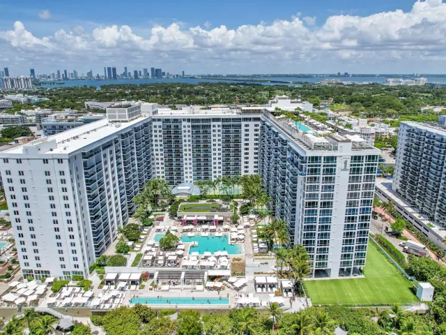 1-bedroom condo for sale in Miami Beach - 2301 Collins Avenue 1205 - MondialRealty