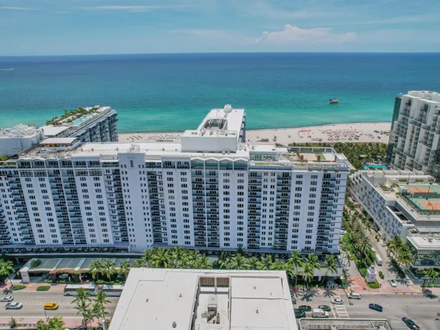 1-bedroom condo for sale in Miami Beach - 2301 Collins Avenue 1205 - MondialRealty