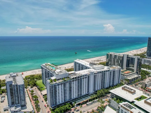 1-bedroom condo for sale in Miami Beach - 2301 Collins Avenue 1205 - MondialRealty