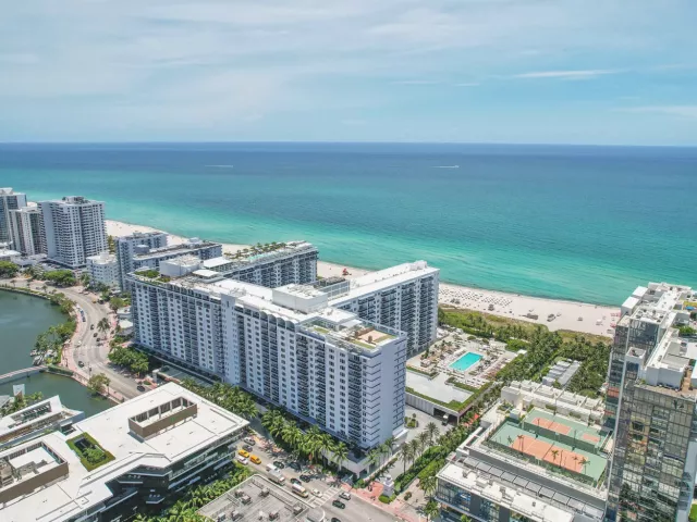 1-bedroom condo for sale in Miami Beach - 2301 Collins Avenue 1205 - MondialRealty