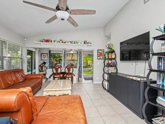 3-bedroom home for rent in Boca Raton - 7678 Solimar Circle - MondialRealty