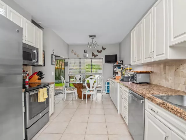 3-bedroom home for rent in Boca Raton - 7678 Solimar Circle - MondialRealty