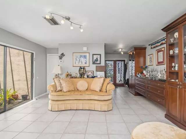 3-bedroom home for rent in Boca Raton - 7678 Solimar Circle - MondialRealty