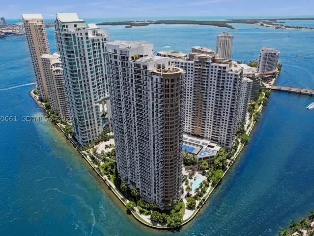 2-bedroom condo for rent in Miami - 801 Brickell Key Blvd 2210 - MondialRealty