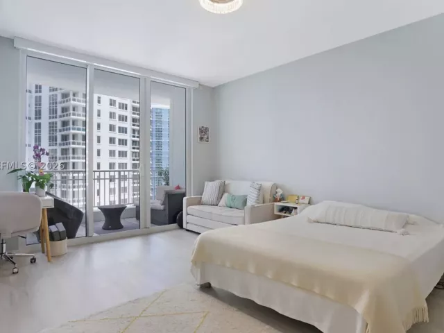 2-bedroom condo for rent in Miami - 801 Brickell Key Blvd 2210 - MondialRealty