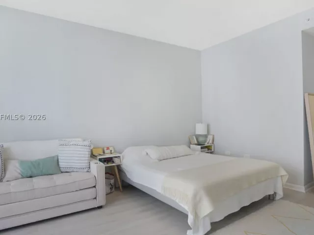 2-bedroom condo for rent in Miami - 801 Brickell Key Blvd 2210 - MondialRealty