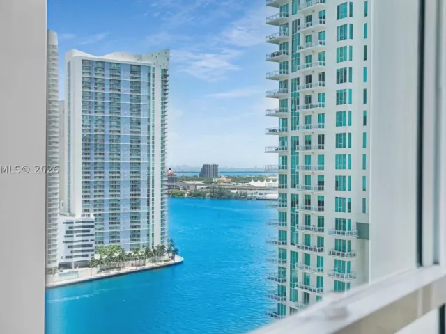 2-bedroom condo for rent in Miami - 801 Brickell Key Blvd 2210 - MondialRealty