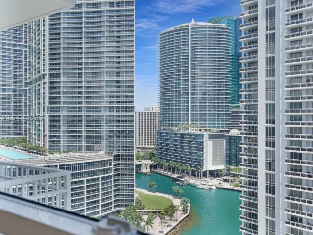 2-bedroom condo for rent in Miami - 801 Brickell Key Blvd 2210 - MondialRealty
