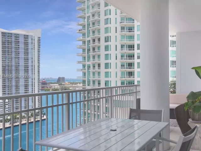 2-bedroom condo for rent in Miami - 801 Brickell Key Blvd 2210 - MondialRealty