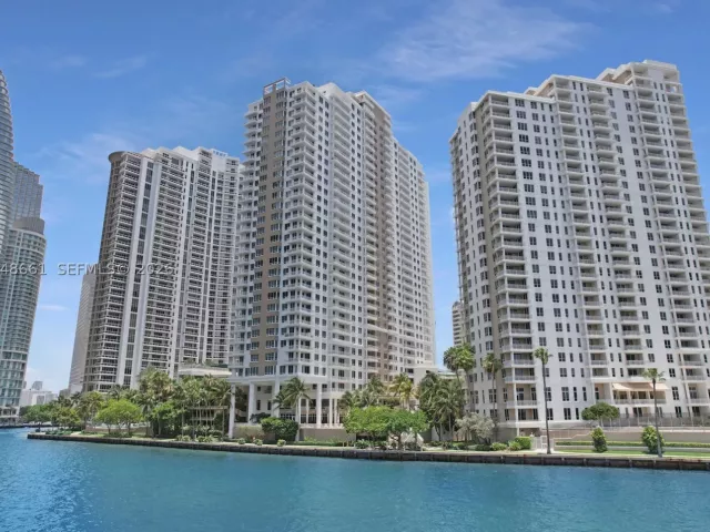 2-bedroom condo for rent in Miami - 801 Brickell Key Blvd 2210 - MondialRealty