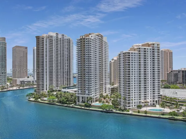 2-bedroom condo for rent in Miami - 801 Brickell Key Blvd 2210 - MondialRealty