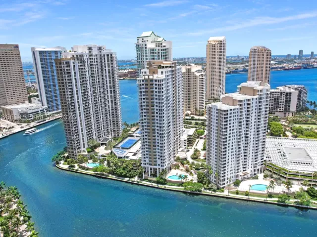 2-bedroom condo for rent in Miami - 801 Brickell Key Blvd 2210 - MondialRealty