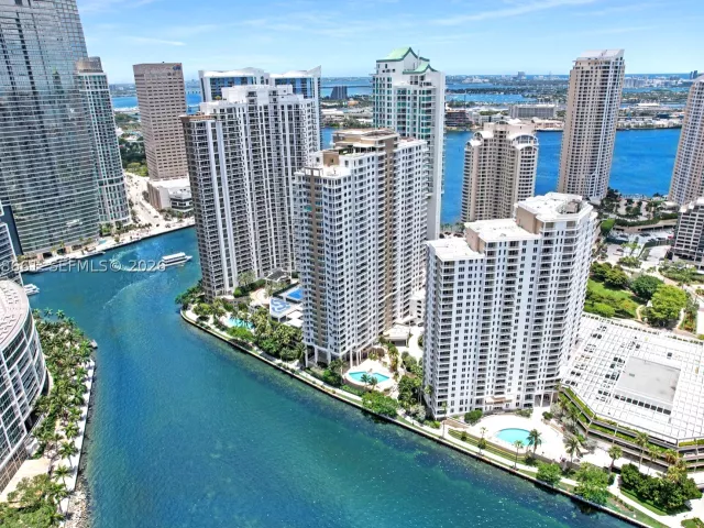 2-bedroom condo for rent in Miami - 801 Brickell Key Blvd 2210 - MondialRealty
