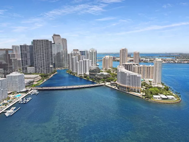 2-bedroom condo for rent in Miami - 801 Brickell Key Blvd 2210 - MondialRealty