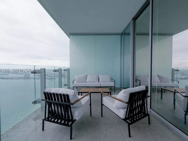 4-bedroom condo for rent in Miami - 700 NE 26th Ter 4901 - MondialRealty