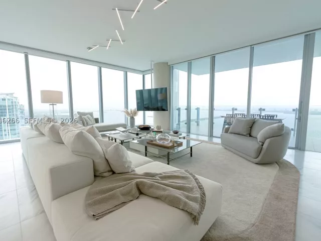 4-bedroom condo for rent in Miami - 700 NE 26th Ter 4901 - MondialRealty