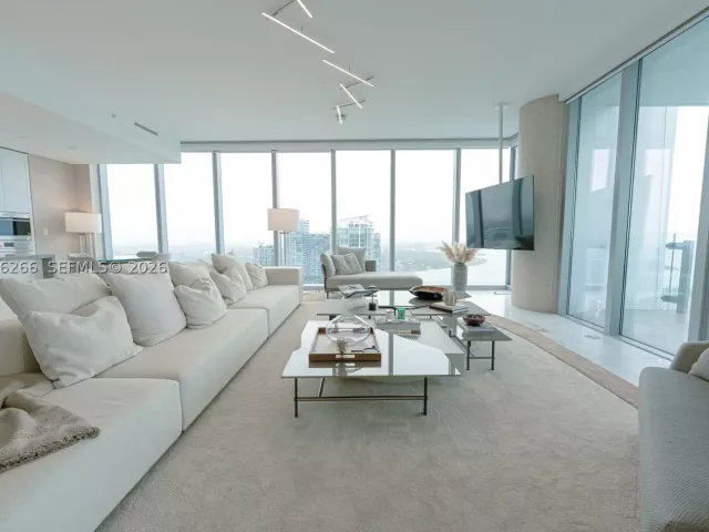 4-bedroom condo for rent in Miami - 700 NE 26th Ter 4901 - MondialRealty