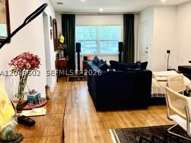 3-bedroom home for rent in Coral Gables - 3801 Ponce De Leon Blvd 3803 - MondialRealty