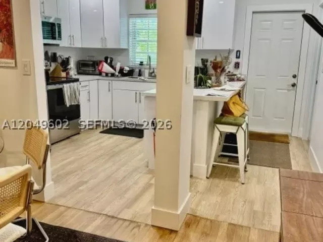 3-bedroom home for rent in Coral Gables - 3801 Ponce De Leon Blvd 3803 - MondialRealty