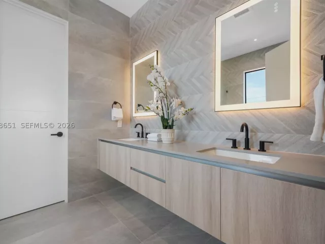 4-bedroom home for sale in Miami - 2787 SW 34th Ave - MondialRealty