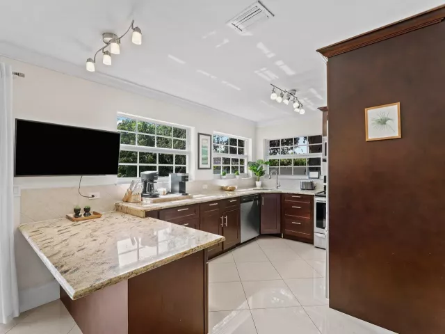 3-bedroom home for sale in Delray Beach - 1638 NE 3rd Avenue - MondialRealty