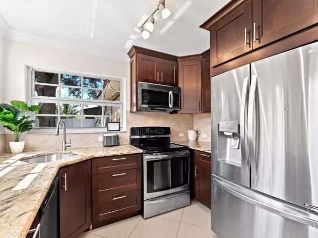 3-bedroom home for sale in Delray Beach - 1638 NE 3rd Avenue - MondialRealty