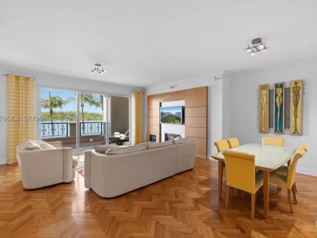 3-bedroom condo for sale in Miami Beach - 2432 Fisher Island Dr 5302 - MondialRealty