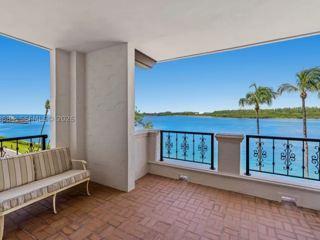 3-bedroom condo for sale in Miami Beach - 2432 Fisher Island Dr 5302 - MondialRealty