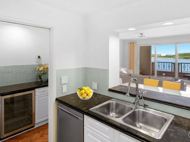 3-bedroom condo for sale in Miami Beach - 2432 Fisher Island Dr 5302 - MondialRealty