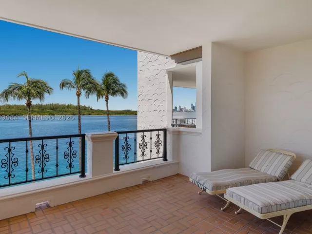 3-bedroom condo for sale in Miami Beach - 2432 Fisher Island Dr 5302 - MondialRealty
