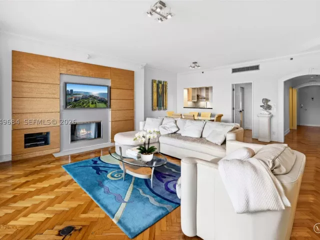 3-bedroom condo for sale in Miami Beach - 2432 Fisher Island Dr 5302 - MondialRealty