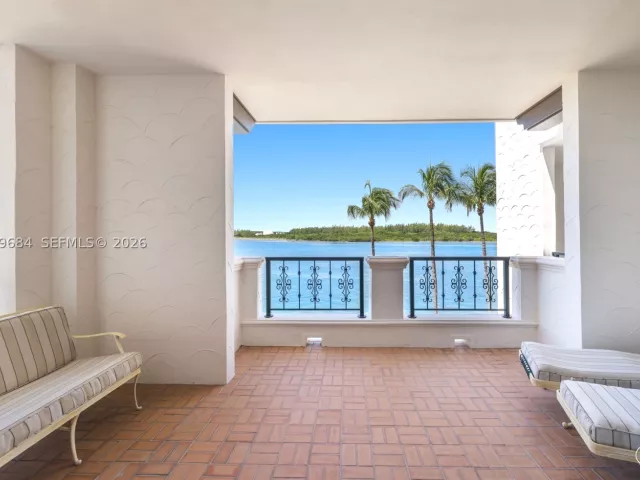3-bedroom condo for sale in Miami Beach - 2432 Fisher Island Dr 5302 - MondialRealty